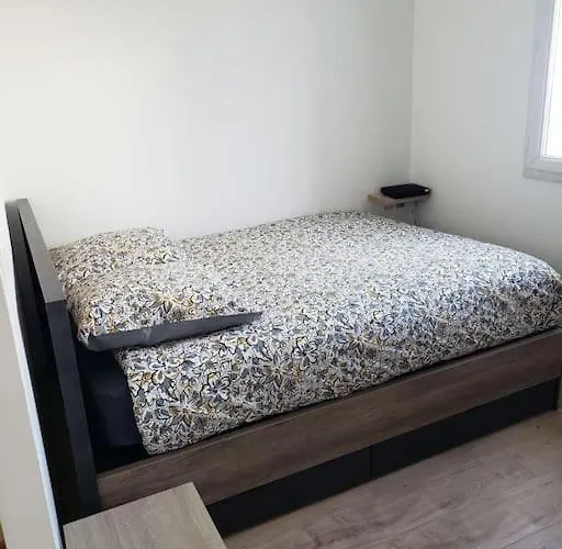 A 2 Pas Du Tram * Nantes